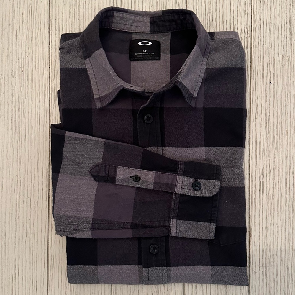 Oakley Regular Fit Men’s Flannel, size Medium